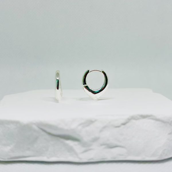 [VIRA VINO] VIRA Edge Heart Hoop Earring- Silver Color